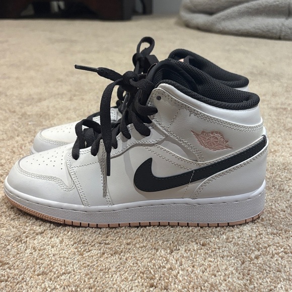 pink black and white jordan’s - Picture 3 of 6